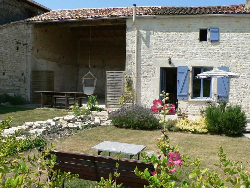 La Petite Maison Crezieres Phòng bức ảnh